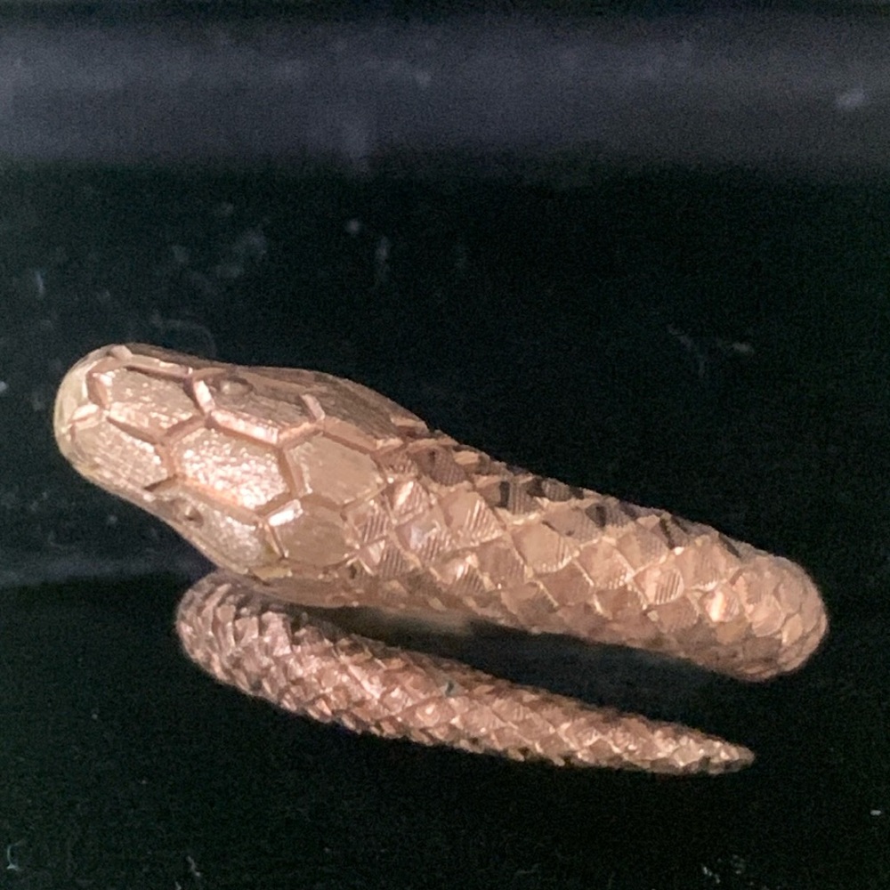 18k Solid Vintage Ring - image 1